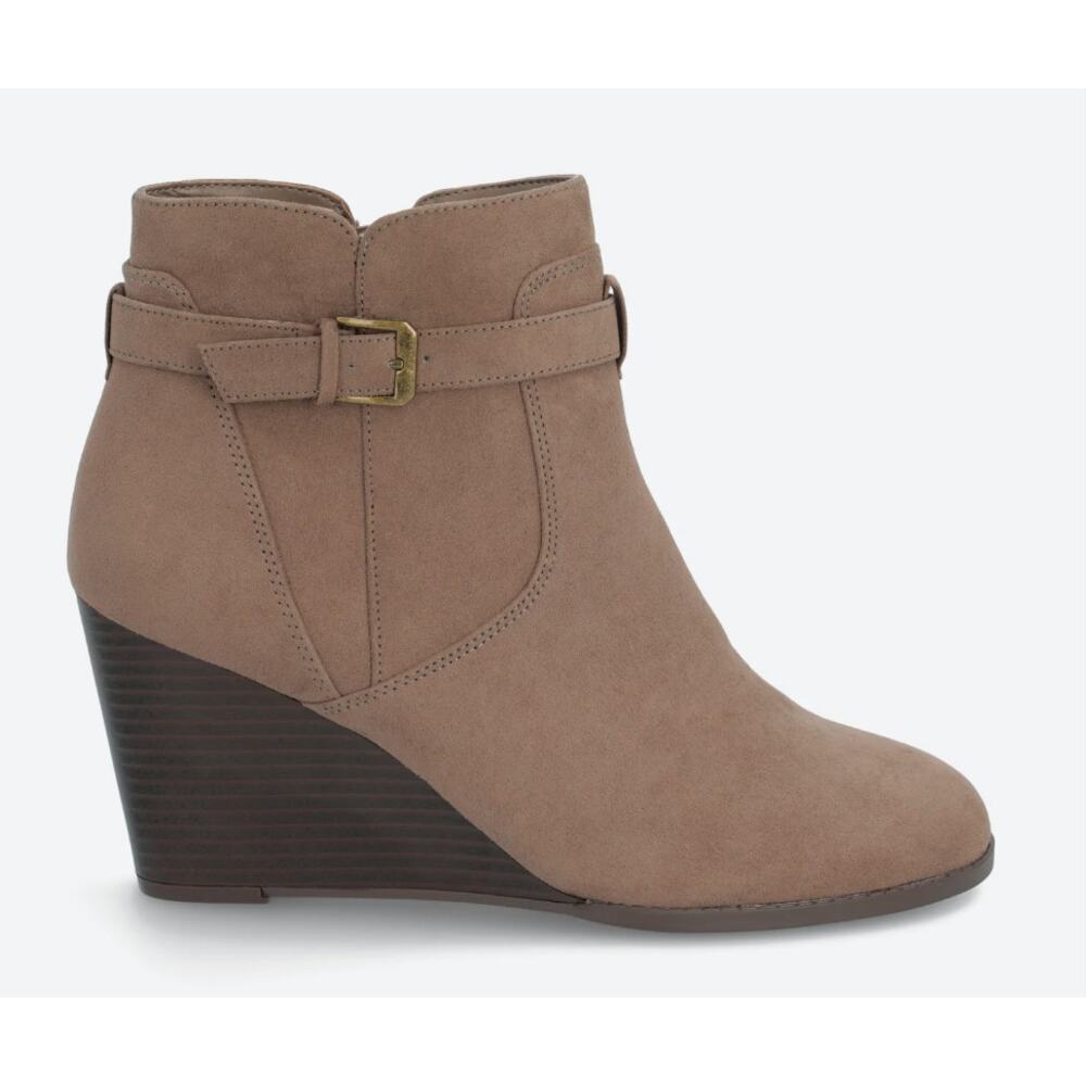 Market & Spruce Serah Suede Wedge Boots 9 Tan Taupe NWOT Ankle Booties Buckle - Picture 2 of 7